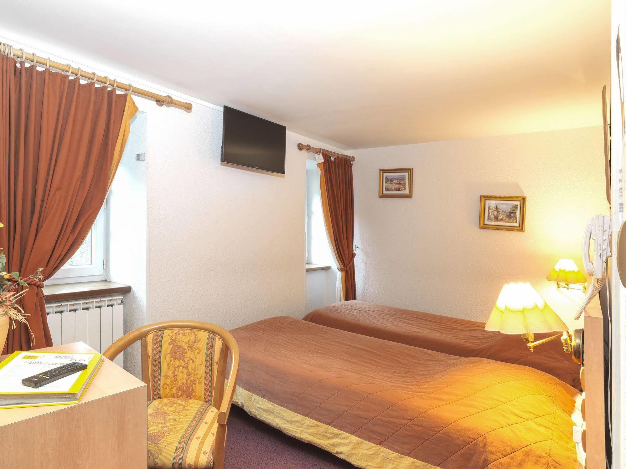 Auberge De L'Isard Saint-Denis  Exteriér fotografie